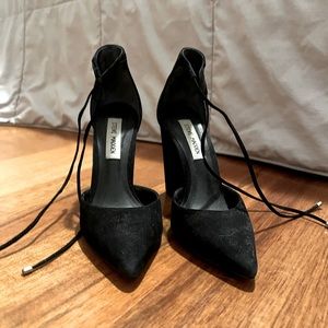Steve Madden Size 6 Tie Heels